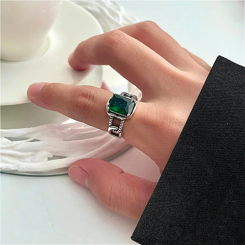 Vintage Fashion Influencer - Women's Light Luxury Influencer-Style Ring -