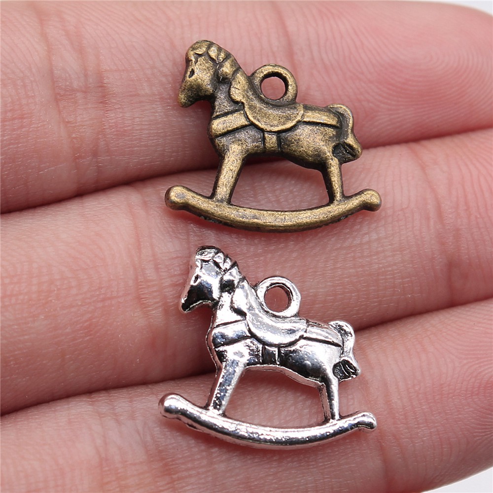 WYSIWYG 4pcs Charms Accessorie - مراجعة Vintage Fashion Toys وسعره
