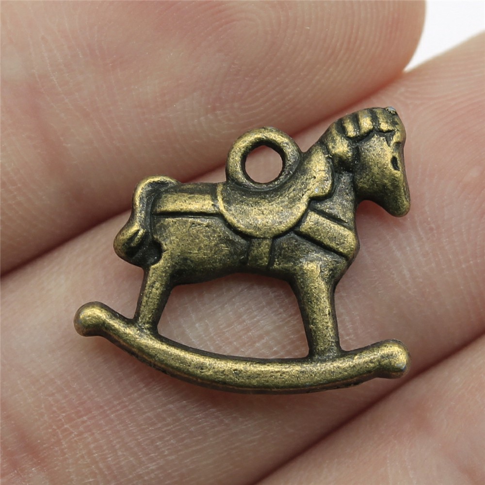 WYSIWYG 4pcs Charms Accessorie - مراجعة Vintage Fashion Toys وسعره