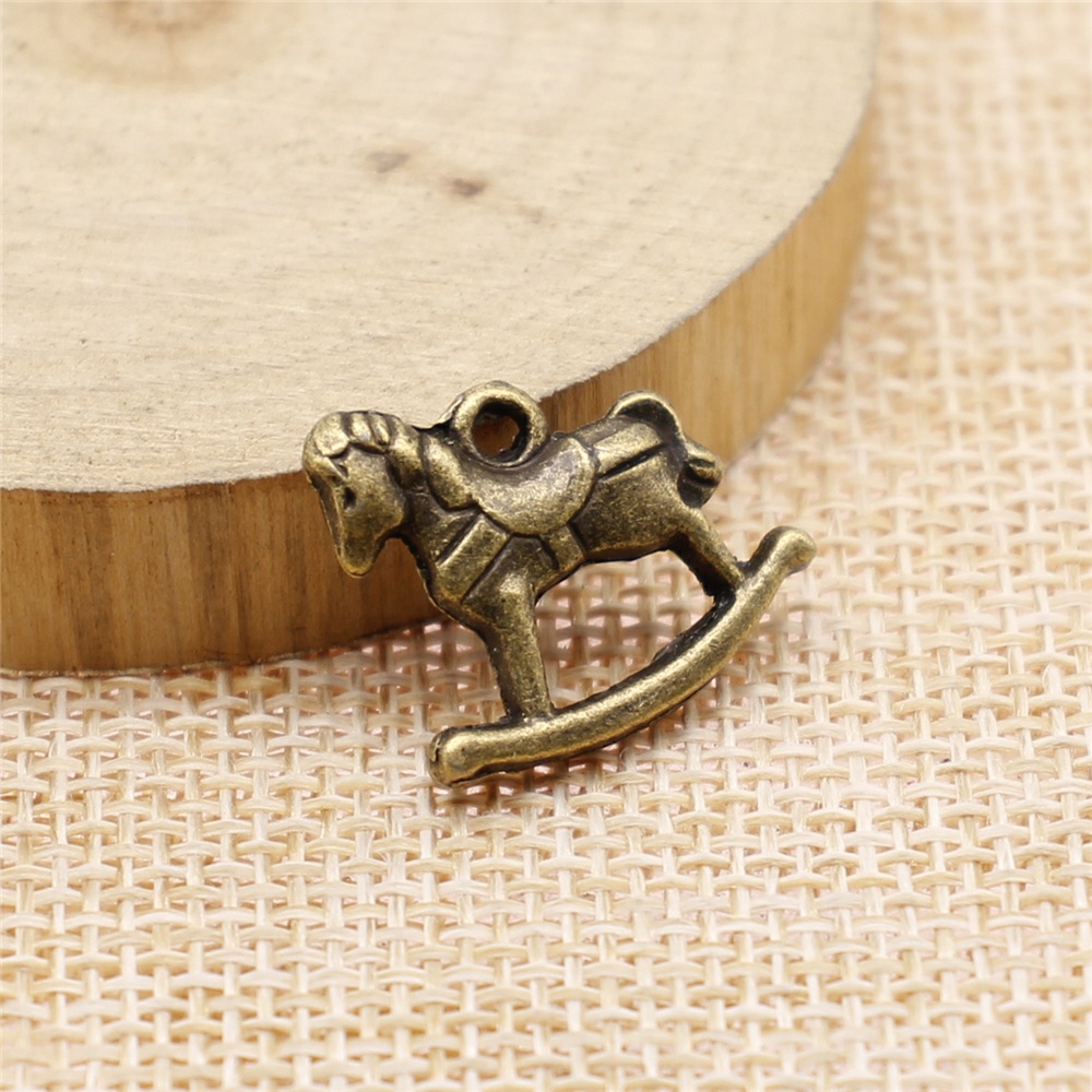 WYSIWYG 4pcs Charms Accessorie - مراجعة Vintage Fashion Toys وسعره
