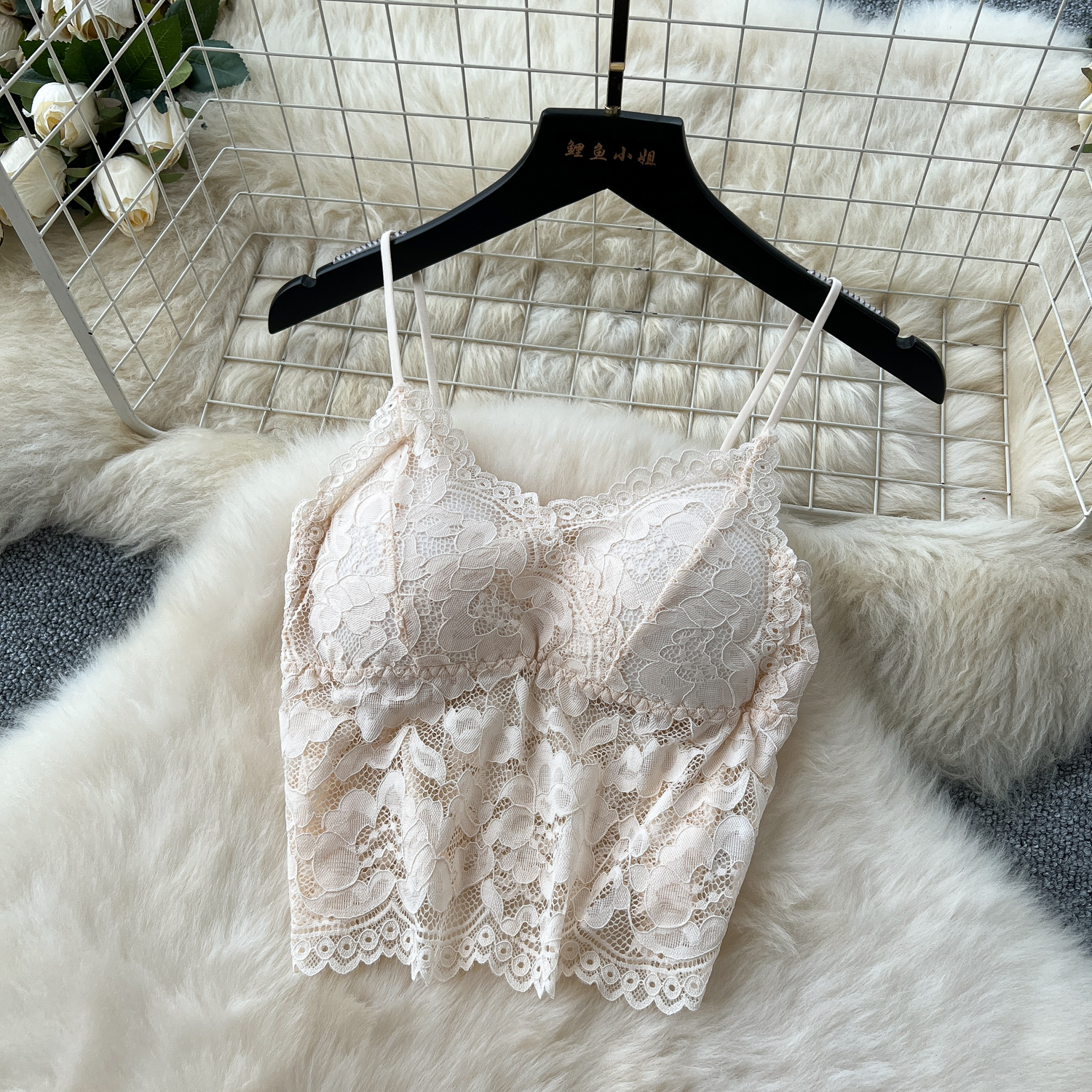 Chic lace Embroidered hollow o - مراجعة V Vintage Fashion وسعره