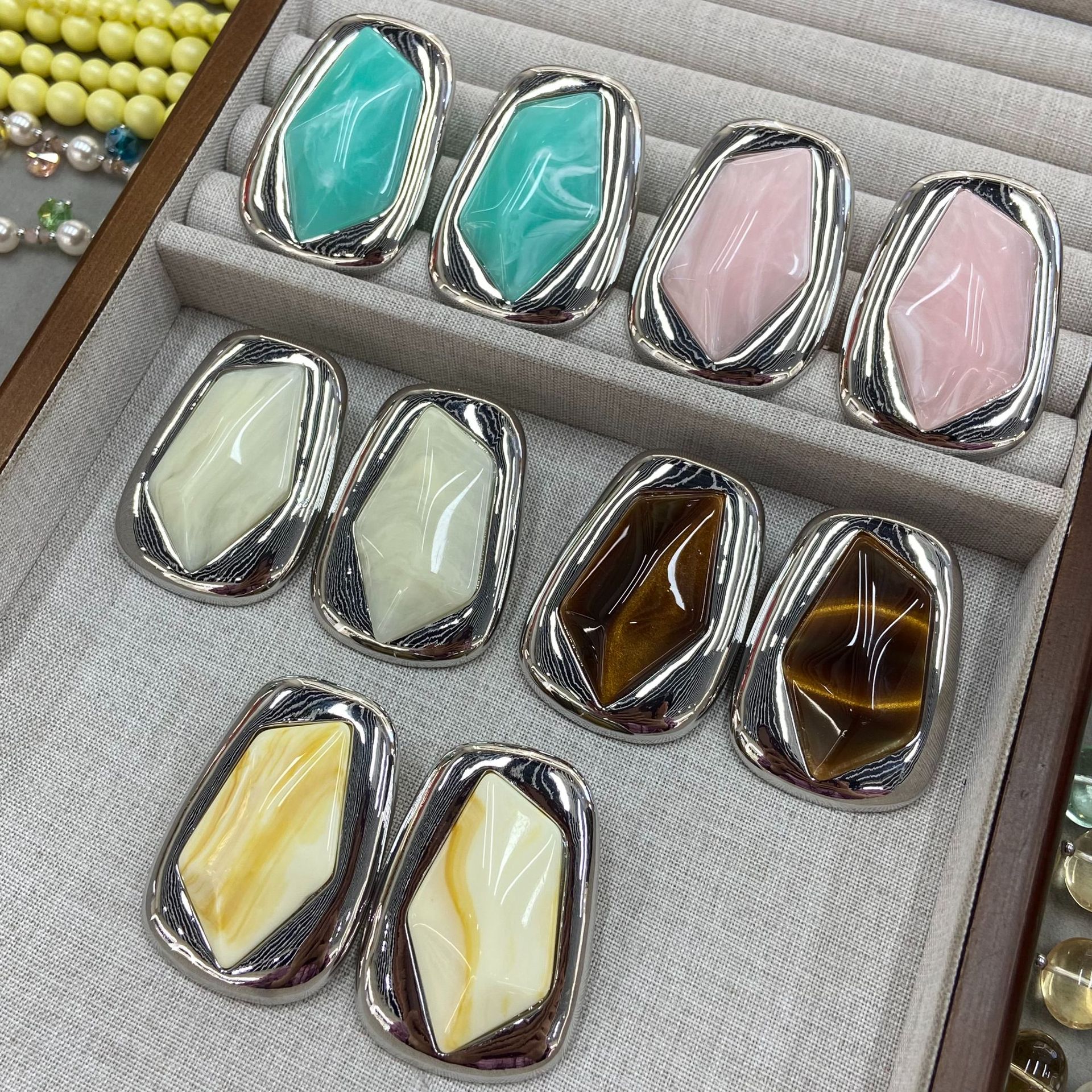 2026 Vintage Fashion Stone Ear - مراجعة Vintage Fashion Influencer وسعره