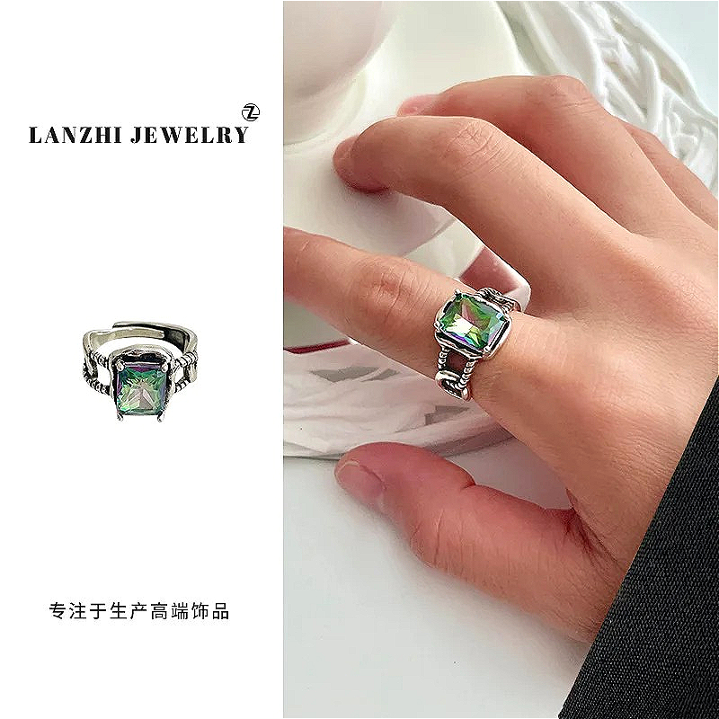 Women's Light Luxury Influence - مراجعة Vintage Fashion Influencer وسعره