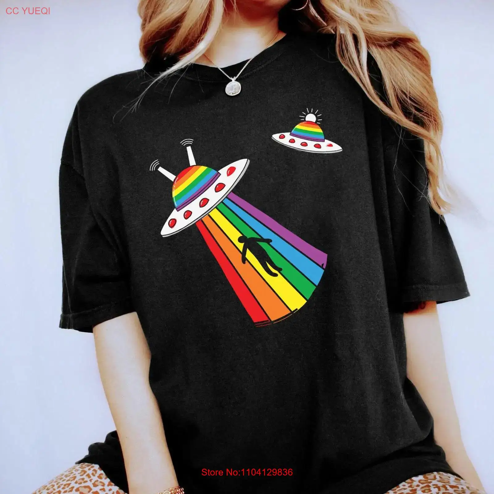 LGBTQ Alien T Shirt Pride UFO  - مراجعة Vintage Queer Fashion وسعره